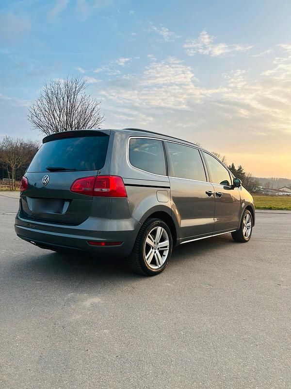 Gebraucht VW Sharan 140 PS (102 kW) 2012 Grau Van / Kleinbus