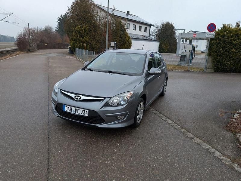 Gebraucht Hyundai i30 Trend 90 PS (66 kW) 2013 Grau Kombi