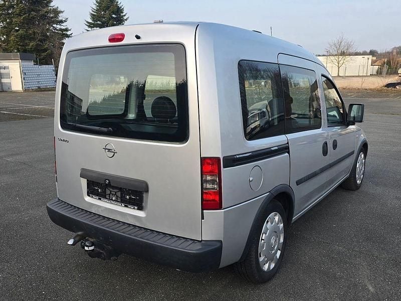 Gebraucht Opel Combo 90 PS (66 kW) 2005 Silber Van / Kleinbus
