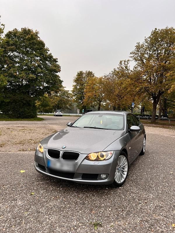 Grau Gebraucht 2010 BMW 320 Coupé | 10.800 € (Teuer) - Bild 1/4