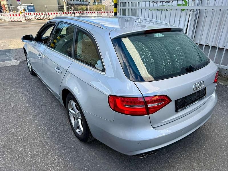 Gebraucht Audi A4 Attraction 150 PS (110 kW) 2014 Eissilber metallic Kombi
