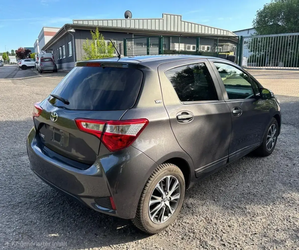 Gebraucht Toyota Yaris Club 111 PS (81 kW) 2020 Grau Kleinwagen
