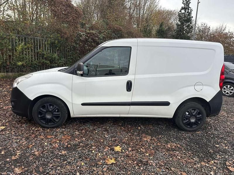 Gebraucht Opel Combo 95 PS (69 kW) 2015 Weiß Van / Kleinbus