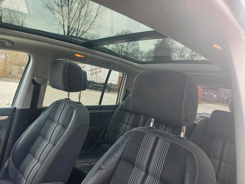Gebraucht VW Touran 105 PS (77 kW) 2012 Silber Van / Kleinbus
