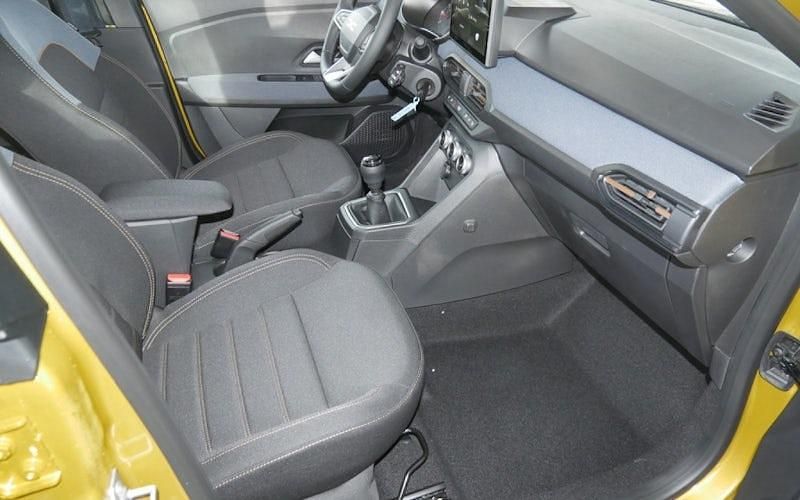 Neu Dacia Sandero Expression 110 PS (80 kW) 2025 Grau Limousine