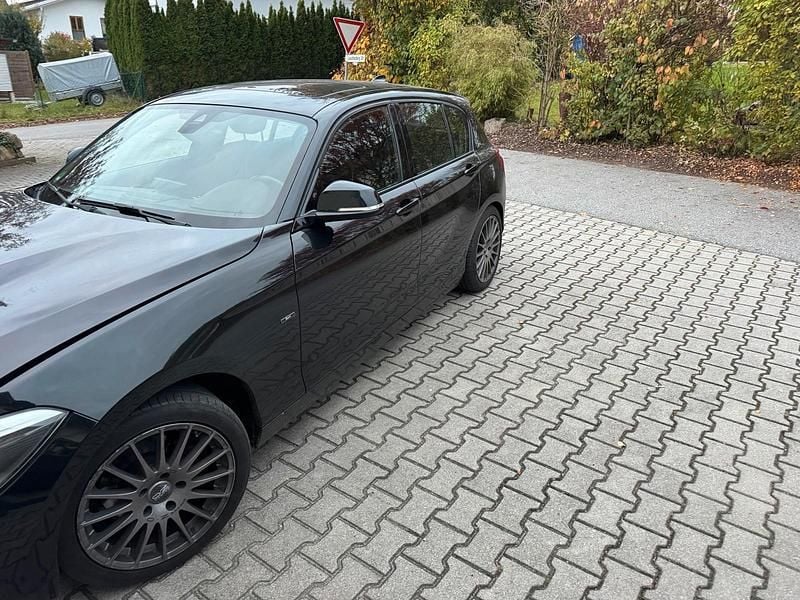 Schwarz Gebraucht 2012 BMW 118 Kleinwagen | 4.000 € (Superpreis) - Bild 1/4