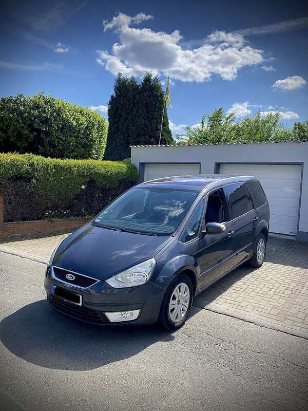 Grau Gebraucht 2008 Ford Galaxy Van / Kleinbus | 3.400 € (Etwas zu teuer) - Bild 1/4