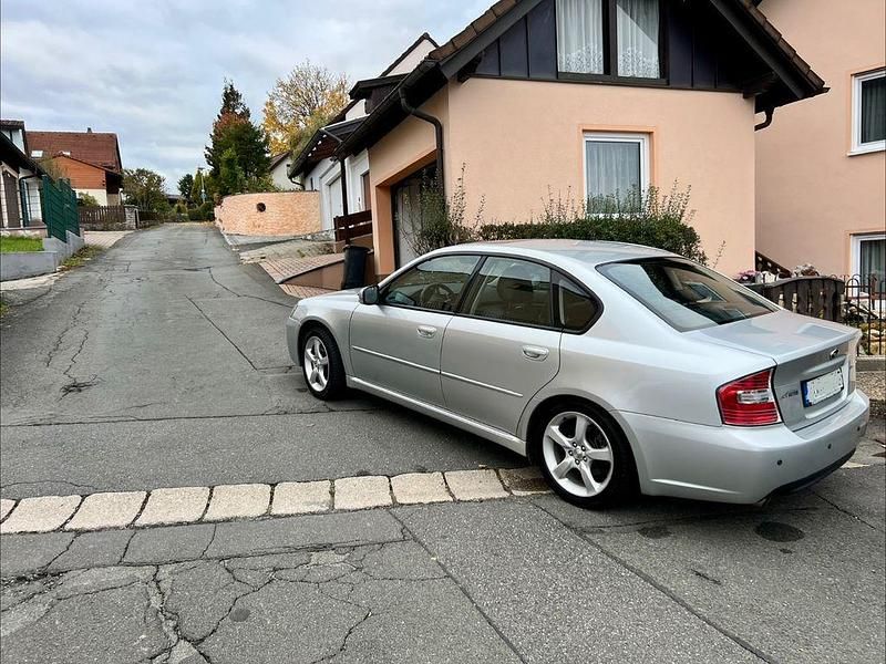 Silber Gebraucht 2005 Subaru Legacy Limousine | 9.000 € - Bild 1/4