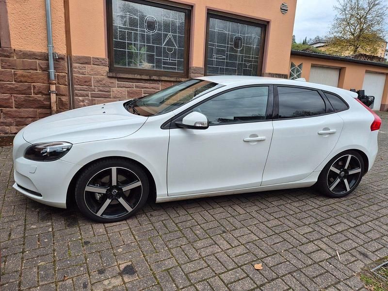Gebraucht Volvo V40 200 PS (147 kW) 2013 Weiß Limousine