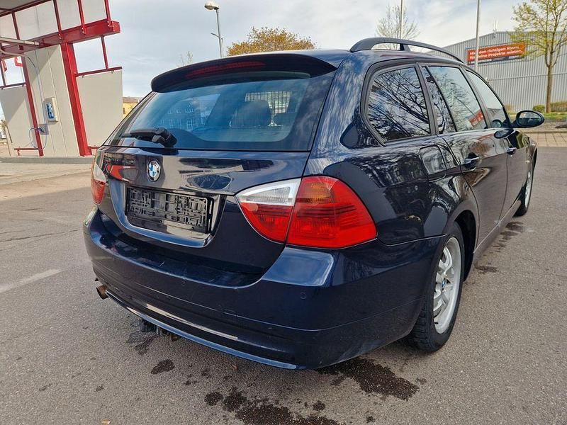 Gebraucht BMW 318 129 PS (94 kW) 2006 Schwarz Kombi