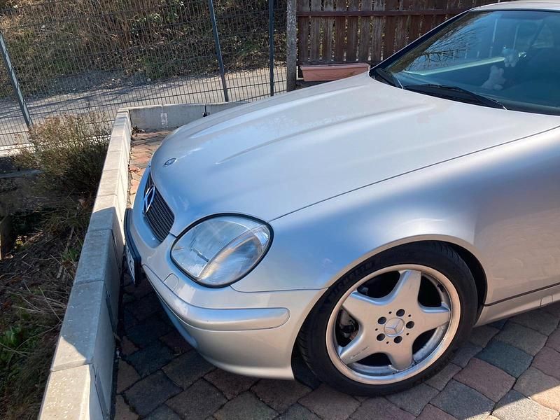 Gebraucht Mercedes SLK320 218 PS (160 kW) 2001 Silber Cabrio
