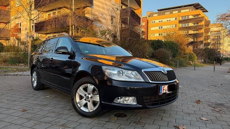 Schwarz Gebraucht 2011 Skoda Octavia Impuls Edition Kombi | 3.750 € (Superpreis) - Bild 1/4