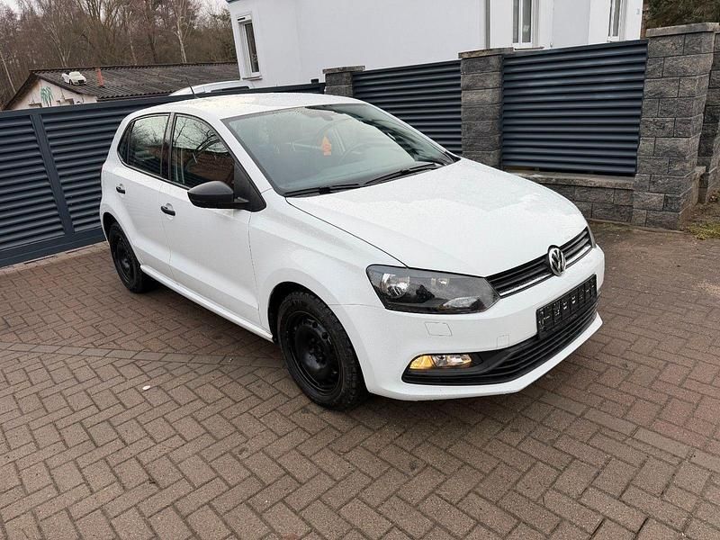 Gebraucht VW Polo Trendline 75 PS (55 kW) 2015 Weiß Kleinwagen