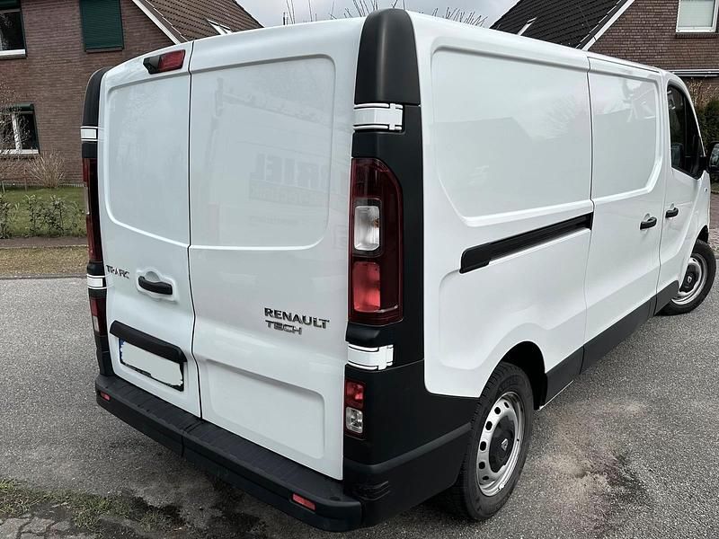 Gebraucht Renault Trafic 145 PS (106 kW) 2018 Weiß Van / Kleinbus