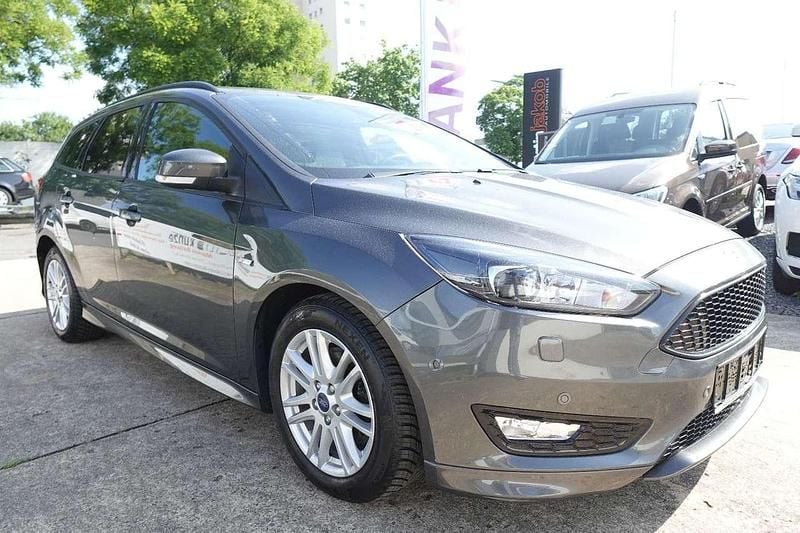 Grau Gebraucht 2018 Ford Focus ST-Line Kombi | 12.490 € (Superpreis) - Bild 1/4