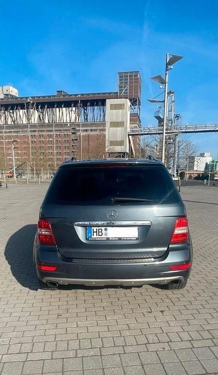 Gebraucht Mercedes ML350 224 PS (164 kW) 2009 Grau SUV