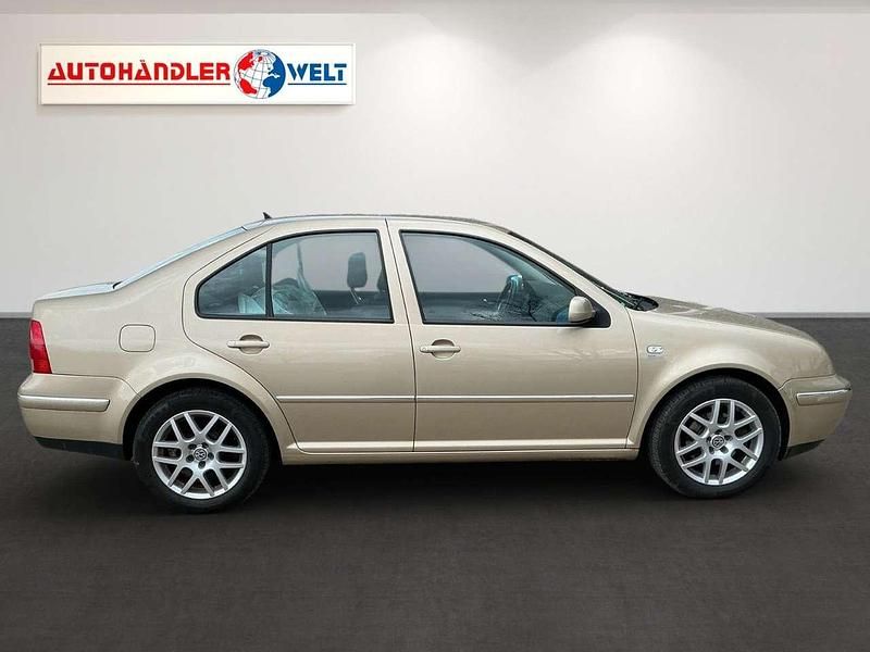 Gebraucht VW Bora Highline 105 PS (77 kW) 2002 Gold Limousine