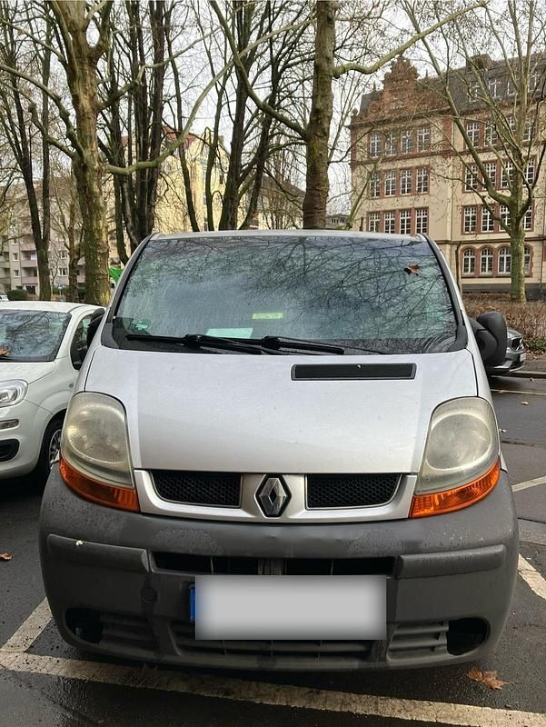 Second-hand Renault Trafic 101 CP (74 kW) 2003 Argintiu Monovolum