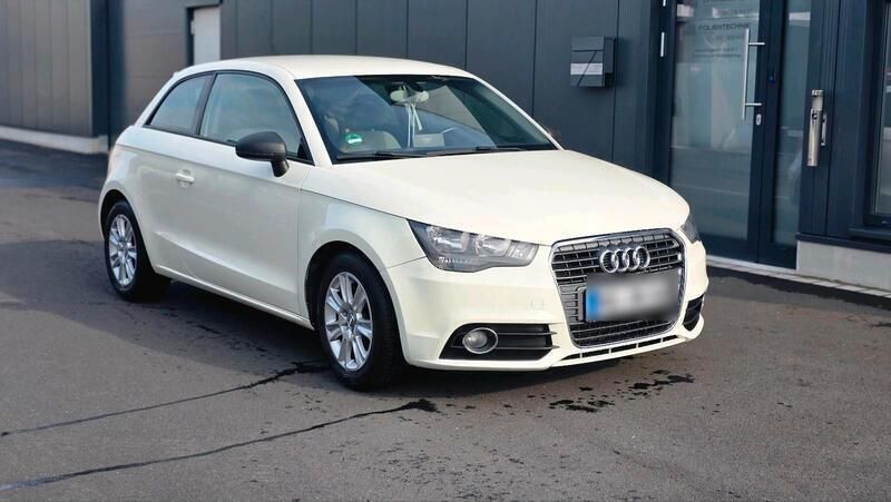 Weiß Gebraucht 2011 Audi A1 Kleinwagen | 6.500 € (Etwas zu teuer) - Bild 1/4