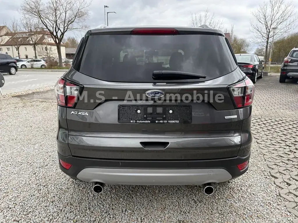 Gebraucht Ford Kuga Titanium 182 PS (133 kW) 2018 Grau SUV