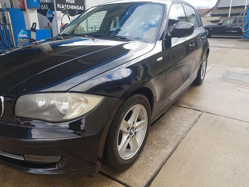 Gebraucht BMW 116 116 PS (85 kW) 2011 Schwarz Kleinwagen