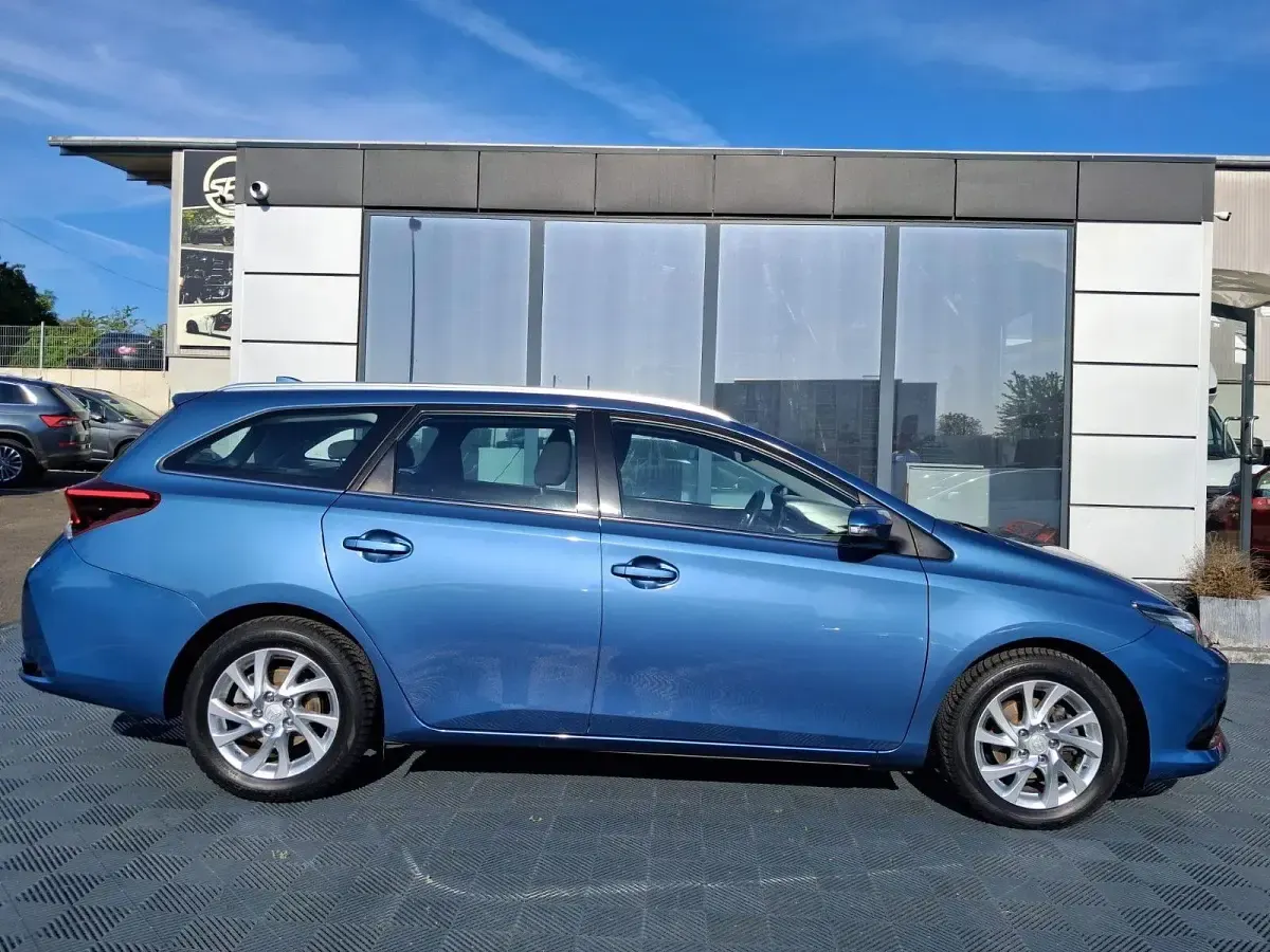 Gebraucht Toyota Auris 99 PS (72 kW) 2017 Blau Kombi