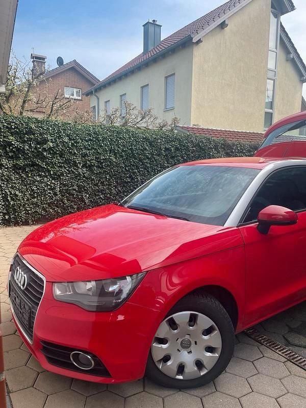 Gebraucht Audi A1 96 PS (70 kW) 2010 Rot Kleinwagen