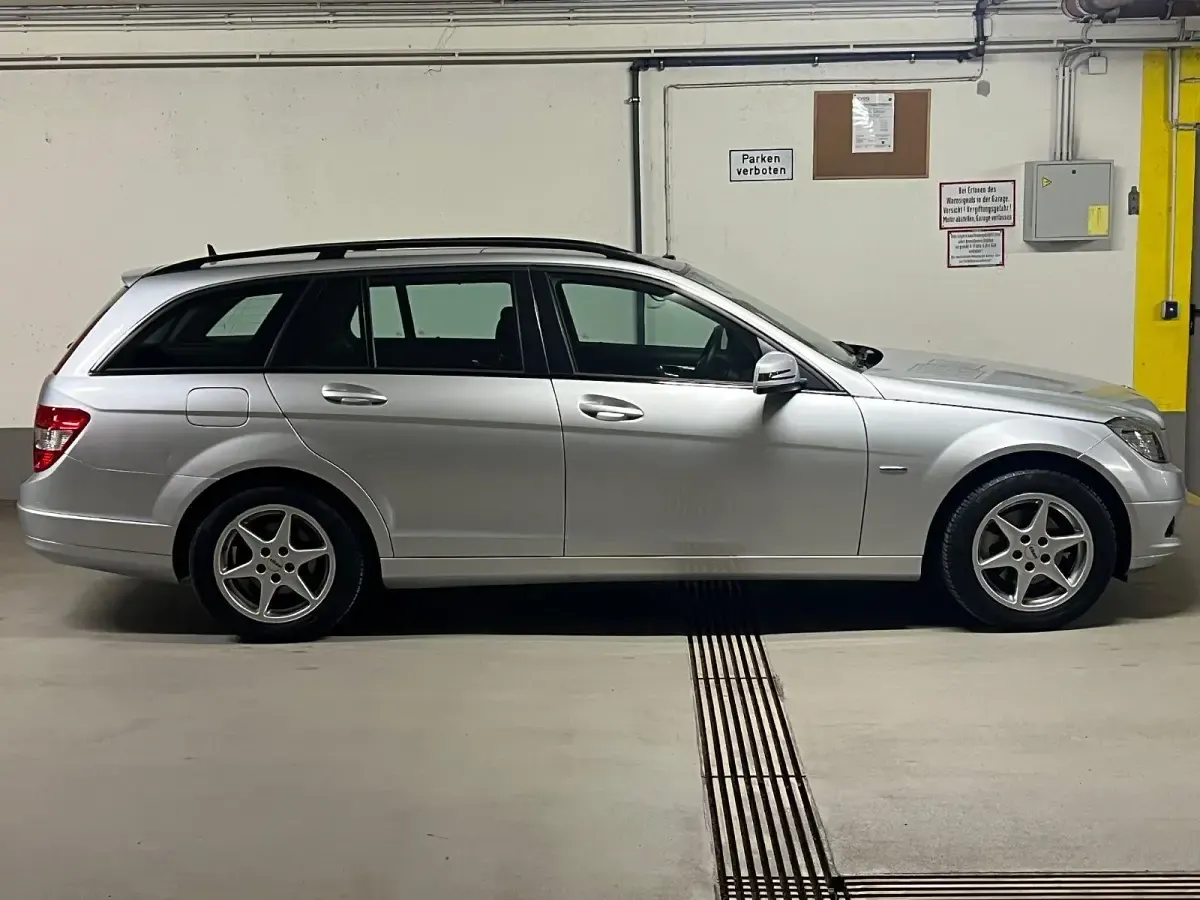 Gebraucht Mercedes C180 156 PS (114 kW) 2009 Silber Limousine