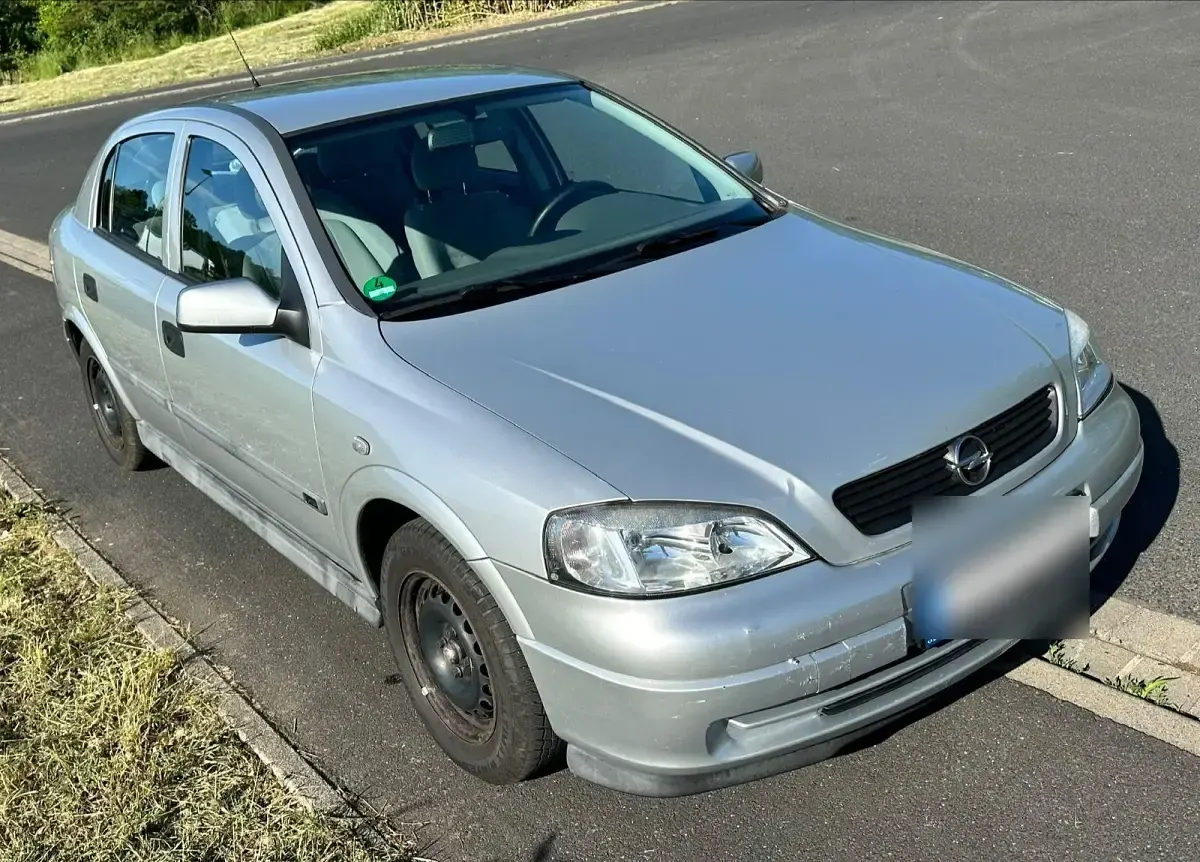Gebraucht Opel Astra 101 PS (74 kW) 1999 Silber Limousine