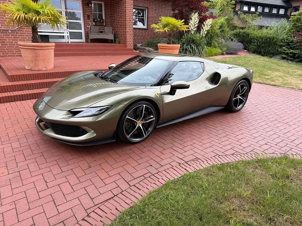Gebraucht Ferrari 296 829 PS (609 kW) 2023 Grün