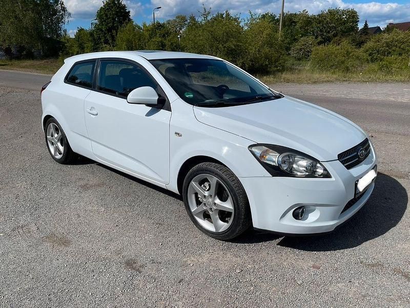 Weiß Gebraucht 2008 Kia ProCeed Kleinwagen | 4.000 € - Bild 1/4