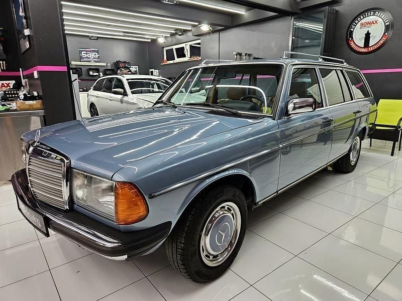 Blau Gebraucht 1985 Mercedes E230 Kombi | 19.000 € - Bild 1/4