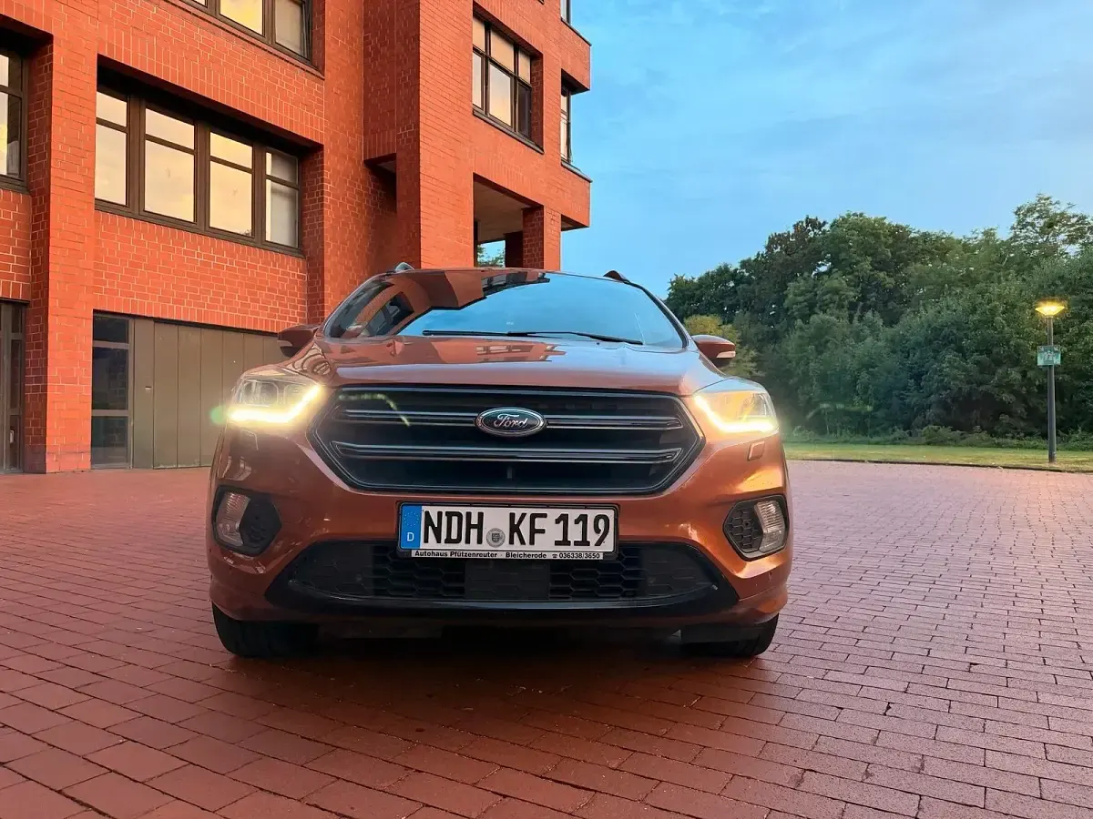 Gebraucht Ford Kuga ST-Line 179 PS (131 kW) 2018 Andere farben SUV