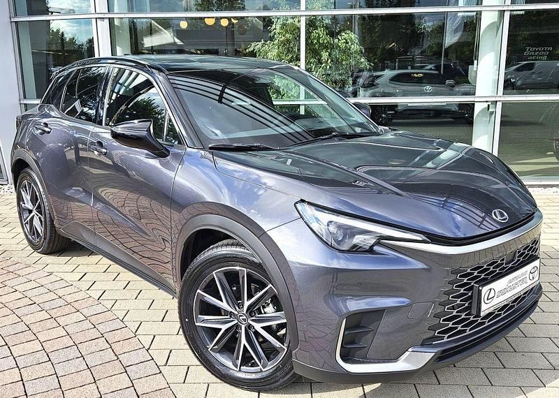 Obsidiangrauschwarz metallic Neu 2025 Lexus LBX SUV | 33.790 € (Fairer Preis) - Bild 1/4