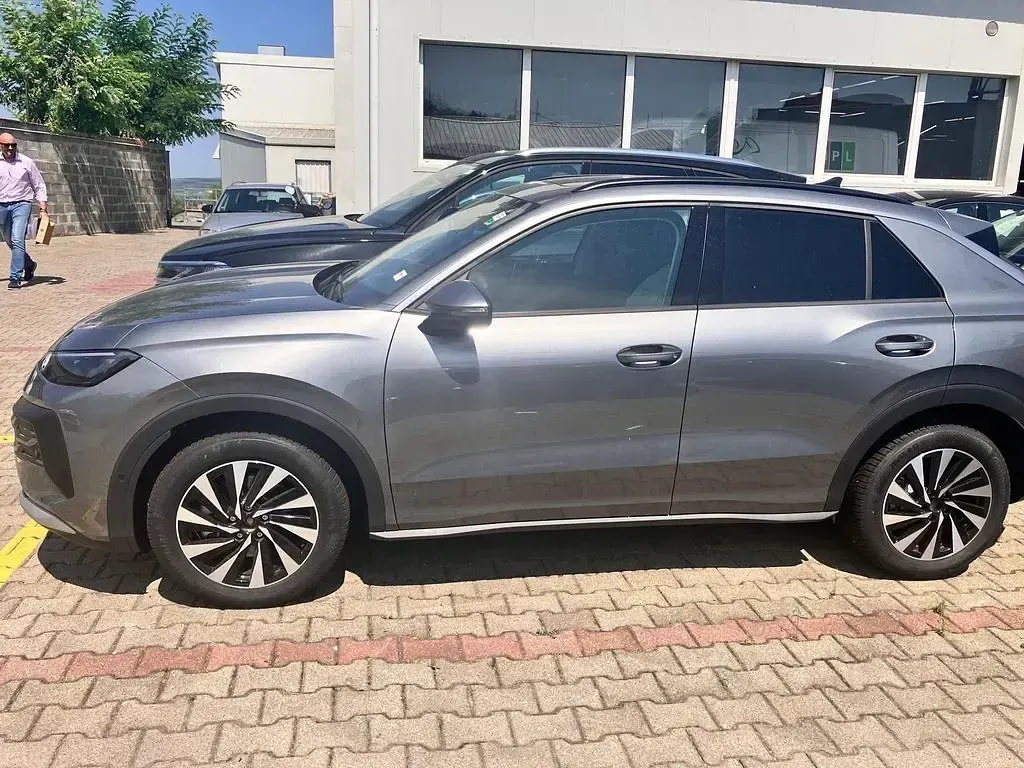 Neu VW T-Roc Life 150 PS (110 kW) 2026 Grau SUV