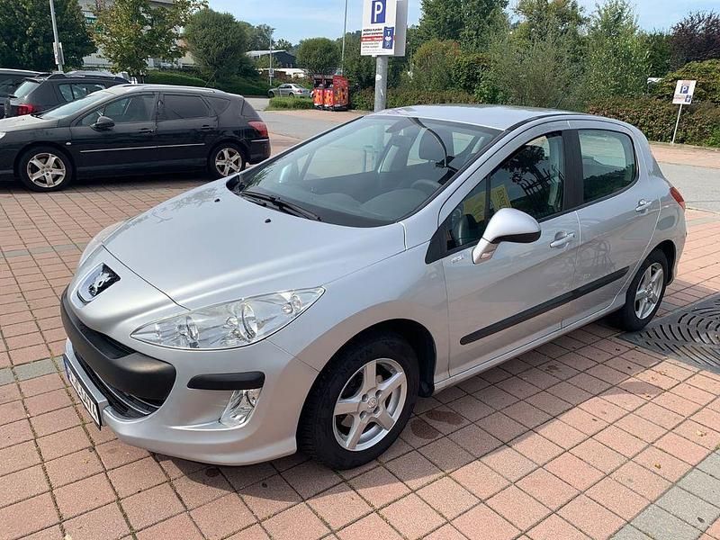 Grau Gebraucht 2010 Peugeot 308 Tendance Limousine | 2.200 € (Guter Preis) - Bild 1/4