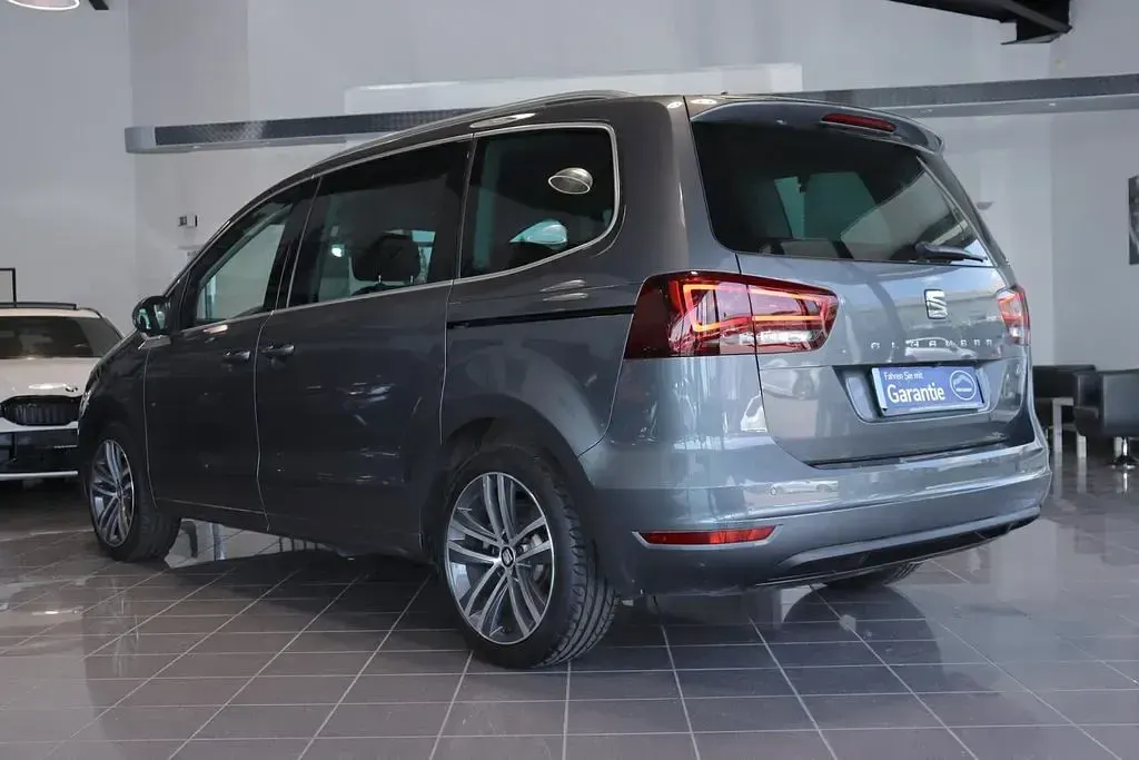 Gebraucht Seat Alhambra FR-Line 150 PS (110 kW) 2022 Grau Van / Kleinbus