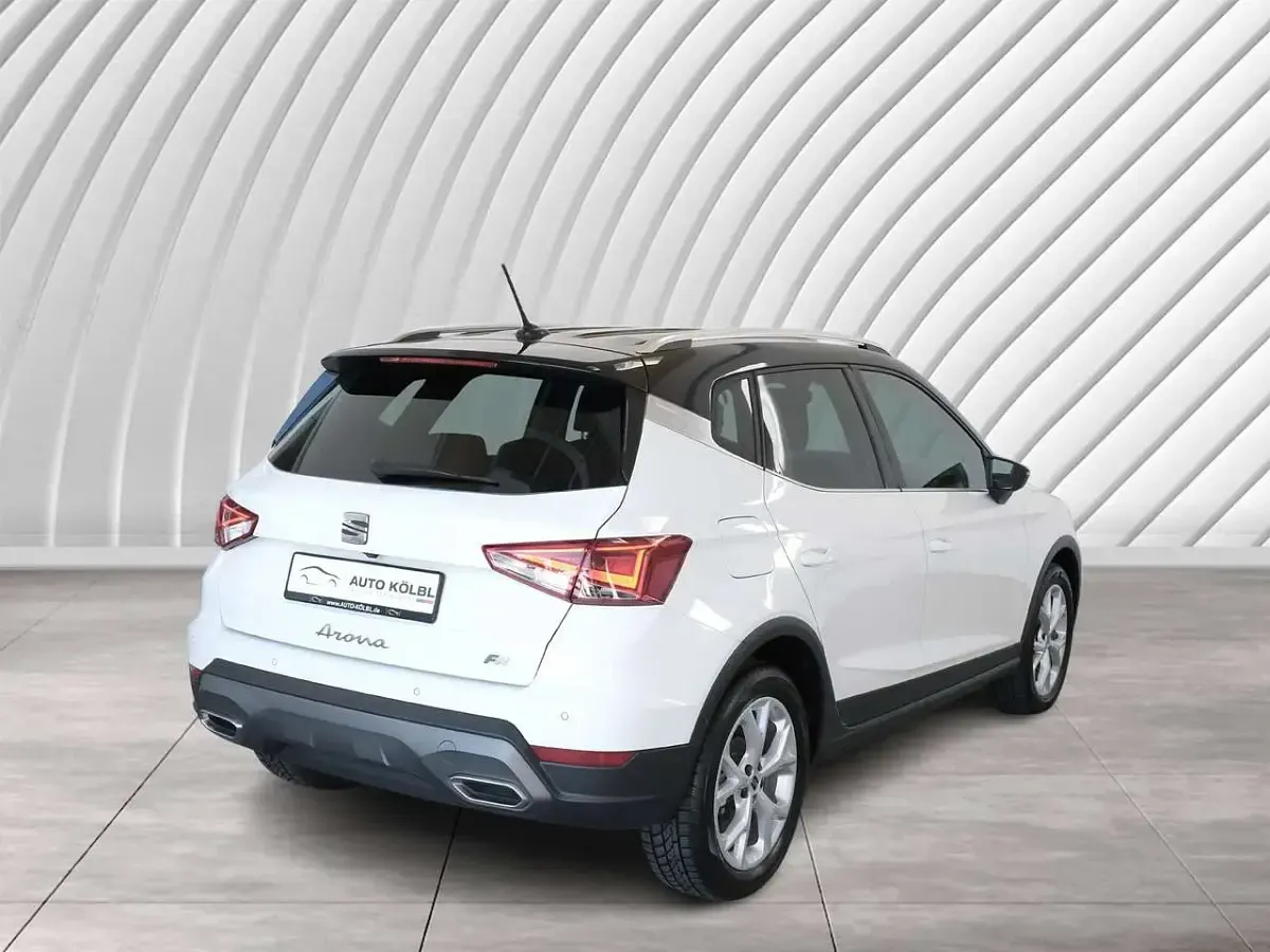 Gebraucht Seat Arona FR 110 PS (80 kW) 2023 "candy" weiss SUV