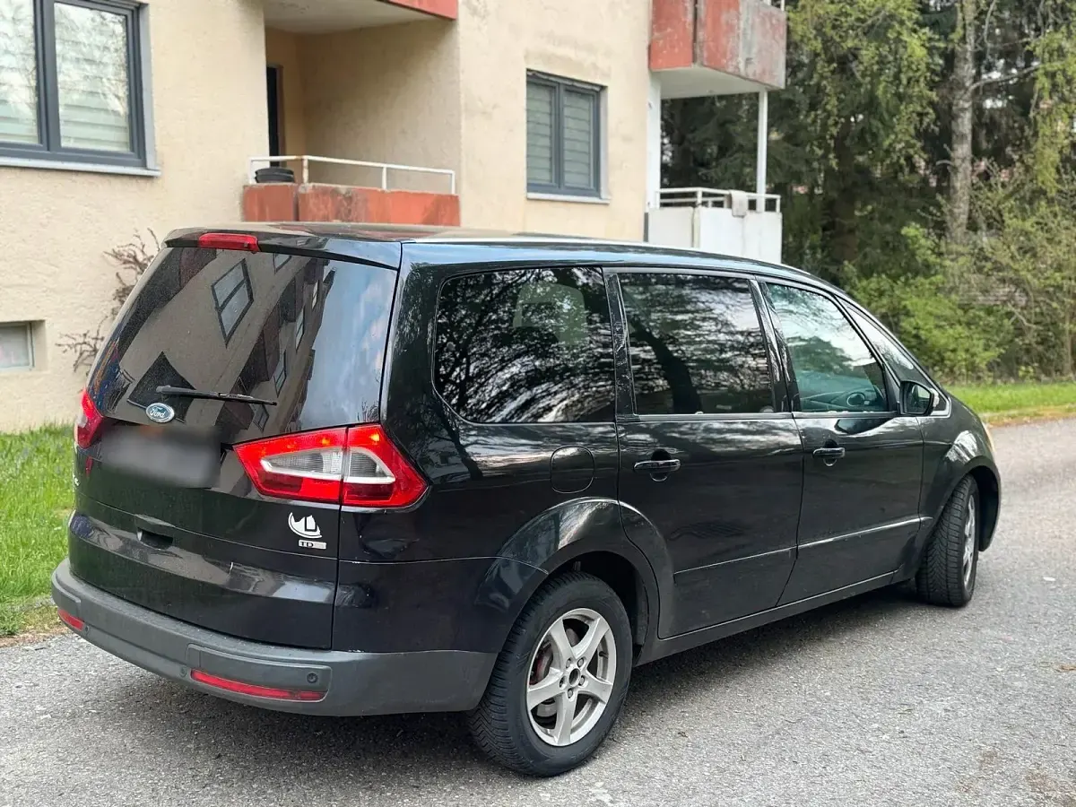 Usata Ford Galaxy 140 CV (102 kW) 2007 Andere farben Monovolume