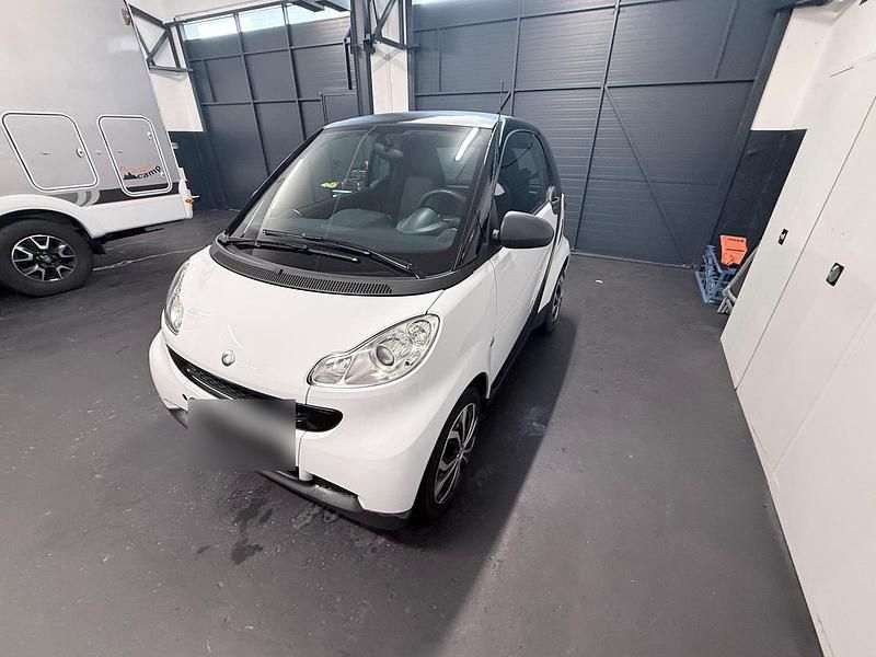 Gebraucht Smart ForTwo Coupé 61 PS (44 kW) 2010 Weiß Coupé