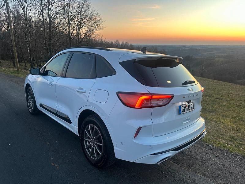 Gebraucht Ford Kuga 224 PS (164 kW) 2021 Weiß SUV