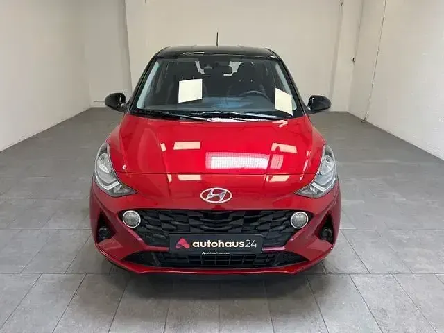 Gebraucht Hyundai i10 Trend 67 PS (49 kW) 2023 Rot Kleinwagen