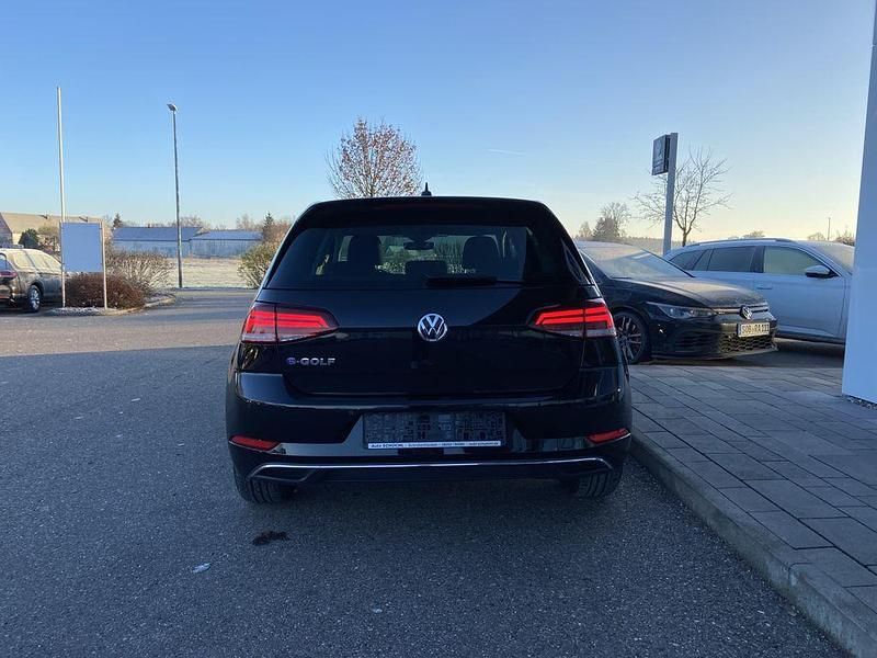 Gebraucht VW Golf Active 100 kW (136 PS) 2020 Schwarz Limousine