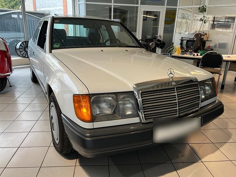 Gebraucht Mercedes E260 160 PS (117 kW) 1987 Weiß Limousine