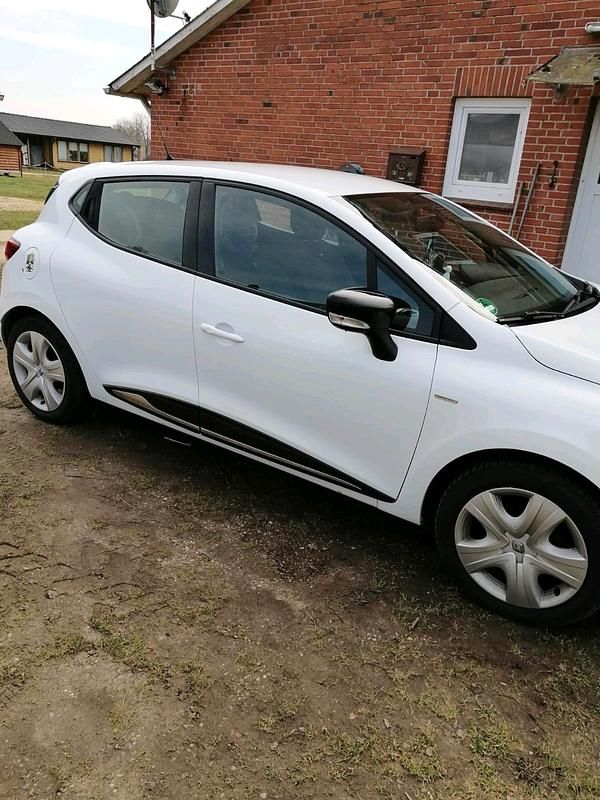 Gebraucht Renault Clio IV LIMITED 2017 Weiß Kleinwagen
