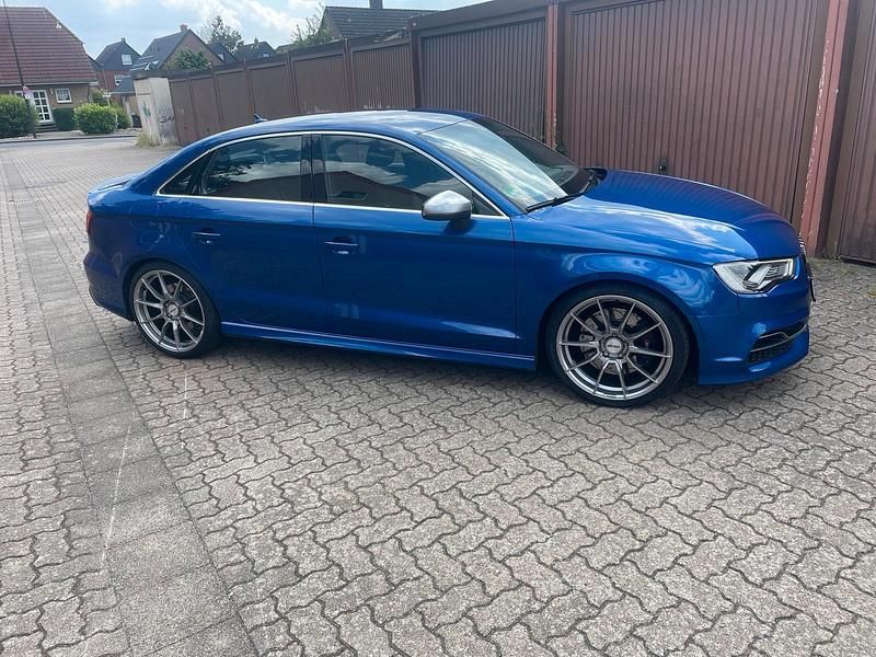 Second-hand Audi S3 Performance 390 CP (286 kW) 2015 Albastru Berlinǎ