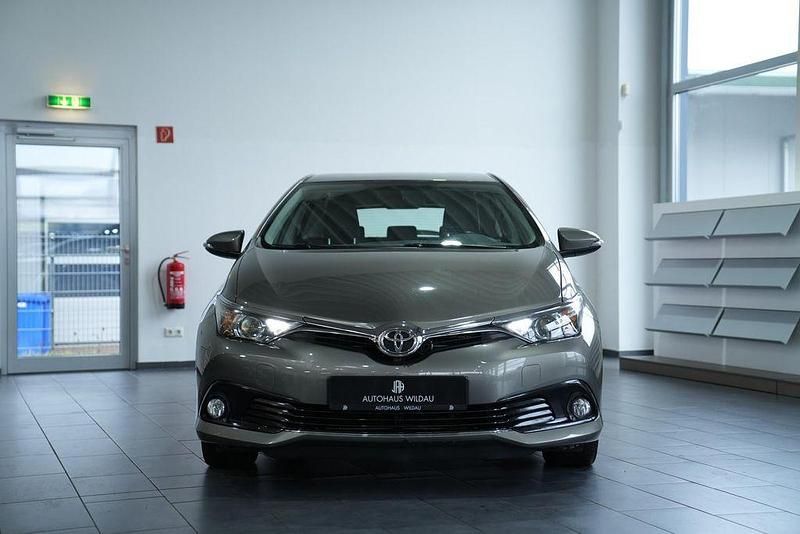 Gebraucht Toyota Auris Comfort 116 PS (85 kW) 2016 Gray Limousine