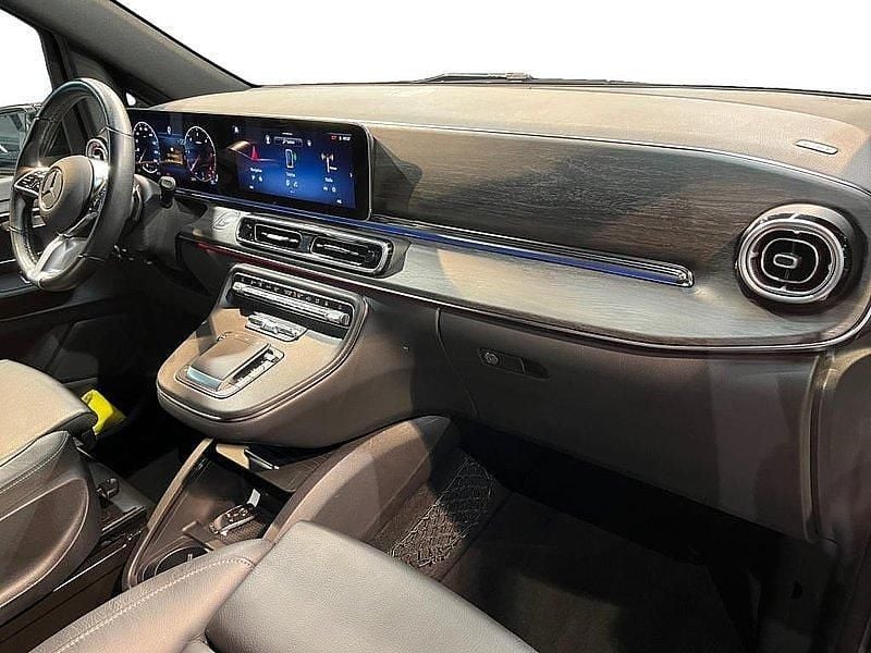 Gebraucht Mercedes V300 237 PS (174 kW) 2024 Obsidianschwarz metallic Van / Kleinbus