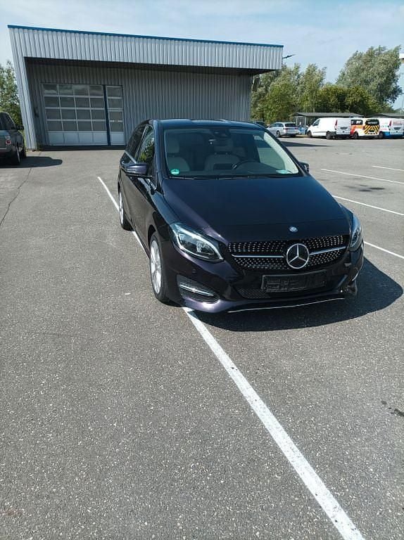 Violet Gebraucht 2016 Mercedes B220 Van / Kleinbus | 13.490 € (Fairer Preis) - Bild 1/4