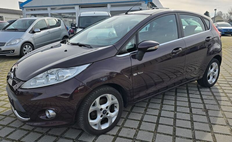 Gebraucht Ford Fiesta Titanium 97 PS (71 kW) 2010 Rot Kleinwagen
